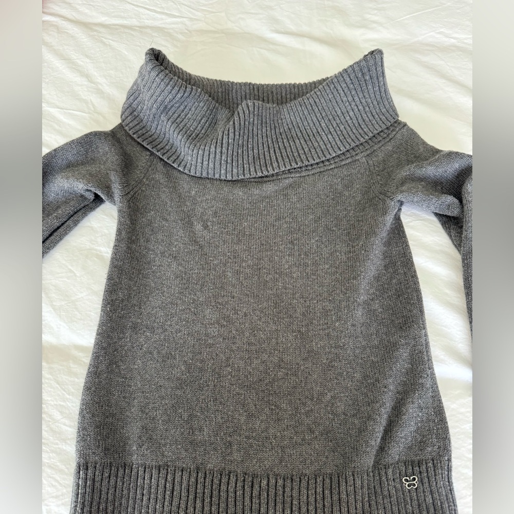 Aritzia Sunday Best off the shoulder sweater size small